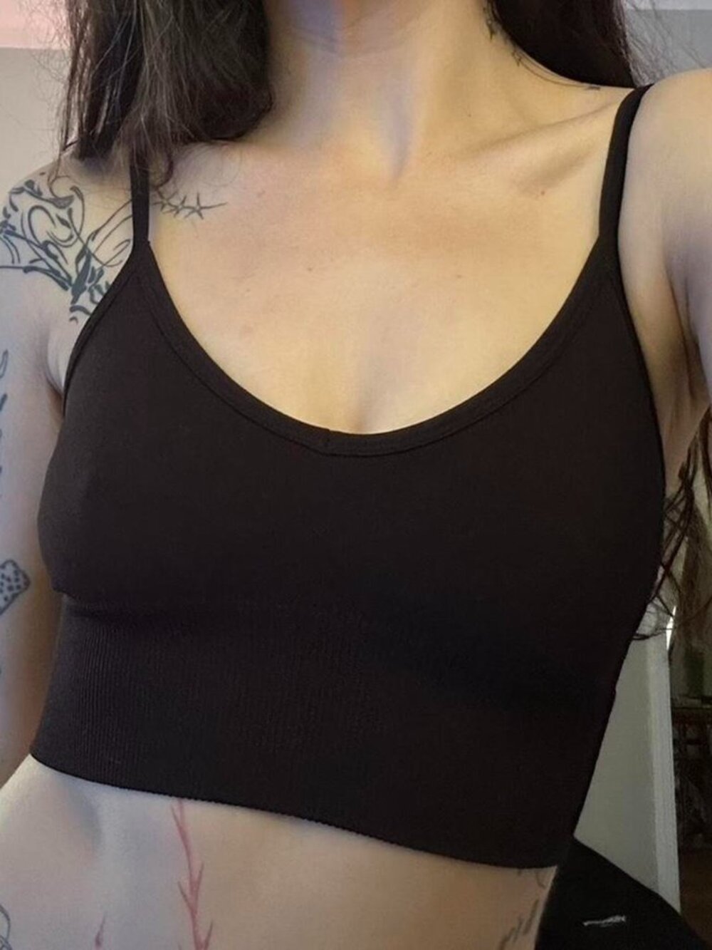 Tna active aritzia golden body grip v neck cami sports bra activewear top xs